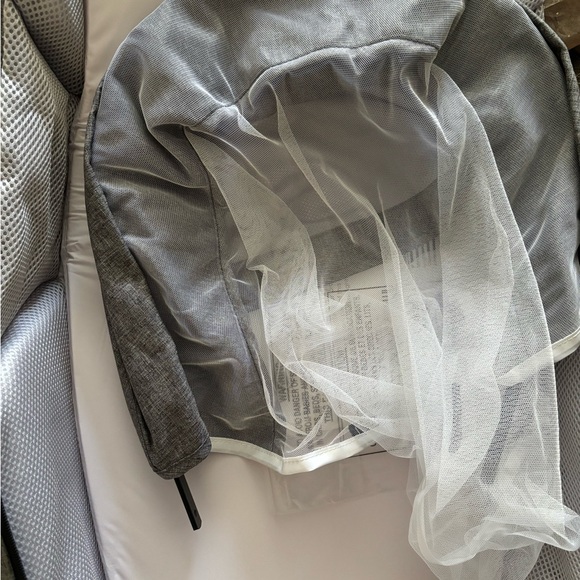 EC Baby Delight Snuggle Nest Adventure Portable Sleeper/Travel Bed & Bassinet - Picture 5 of 6